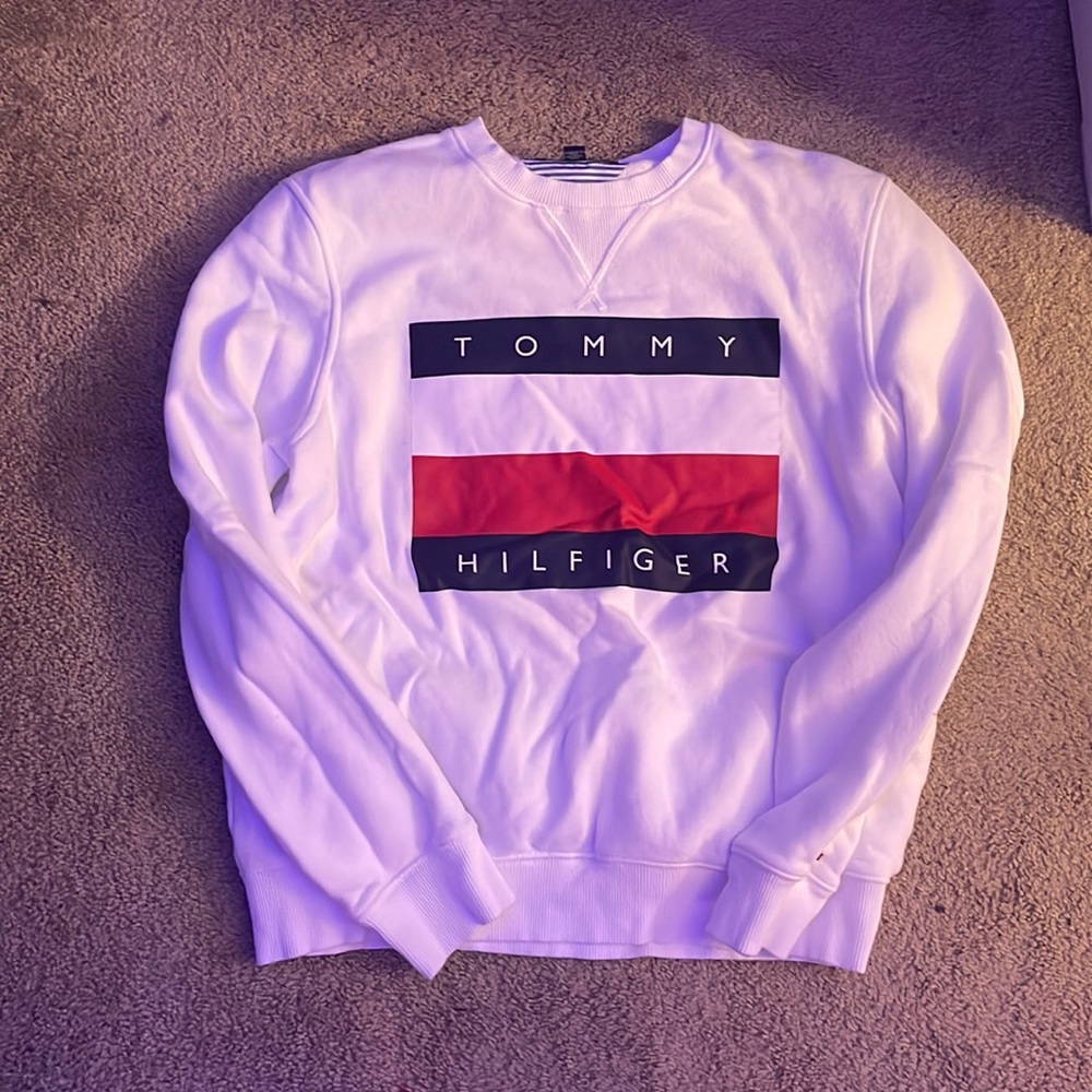 White Tommy Hilfiger sweater